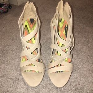 SUPER CUTE TAN WEDGES
